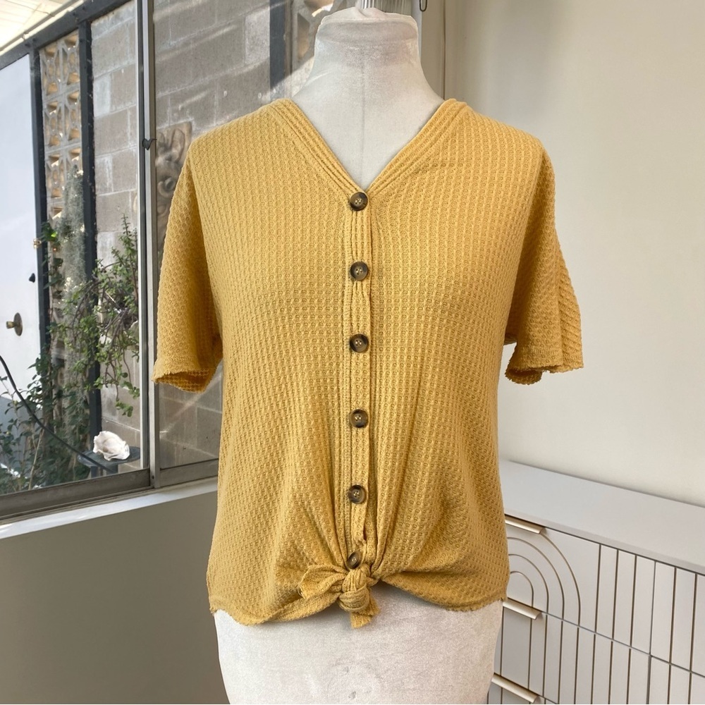 Socialite Textured Knit Short Sleeve Cardigan Top in Honey w Horn Buttons, Sz XS